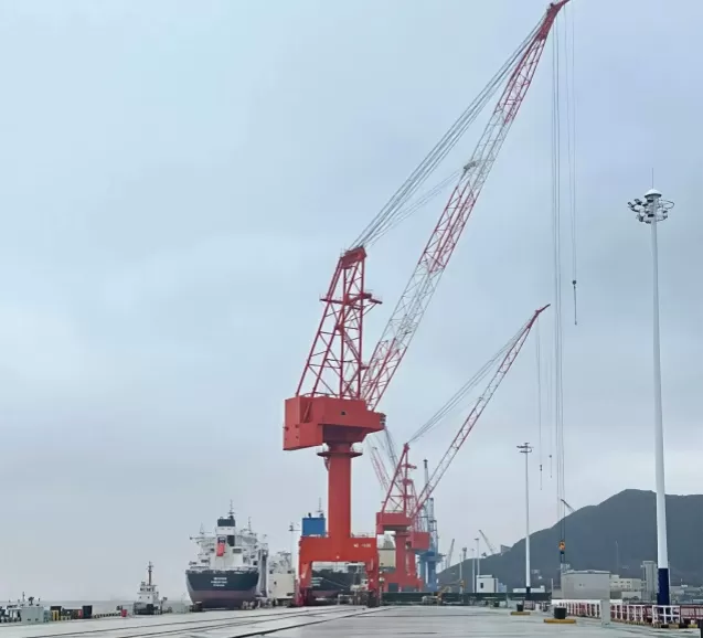 WTAU тесно сотрудничает с судостроительными заводами! На кранах внедрены система предотвращения столкновений LiDAR и система мониторинга безопасности CMS.
